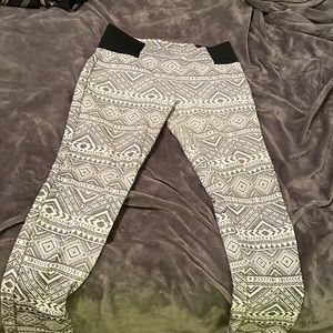 Black and white patterned leggings - L